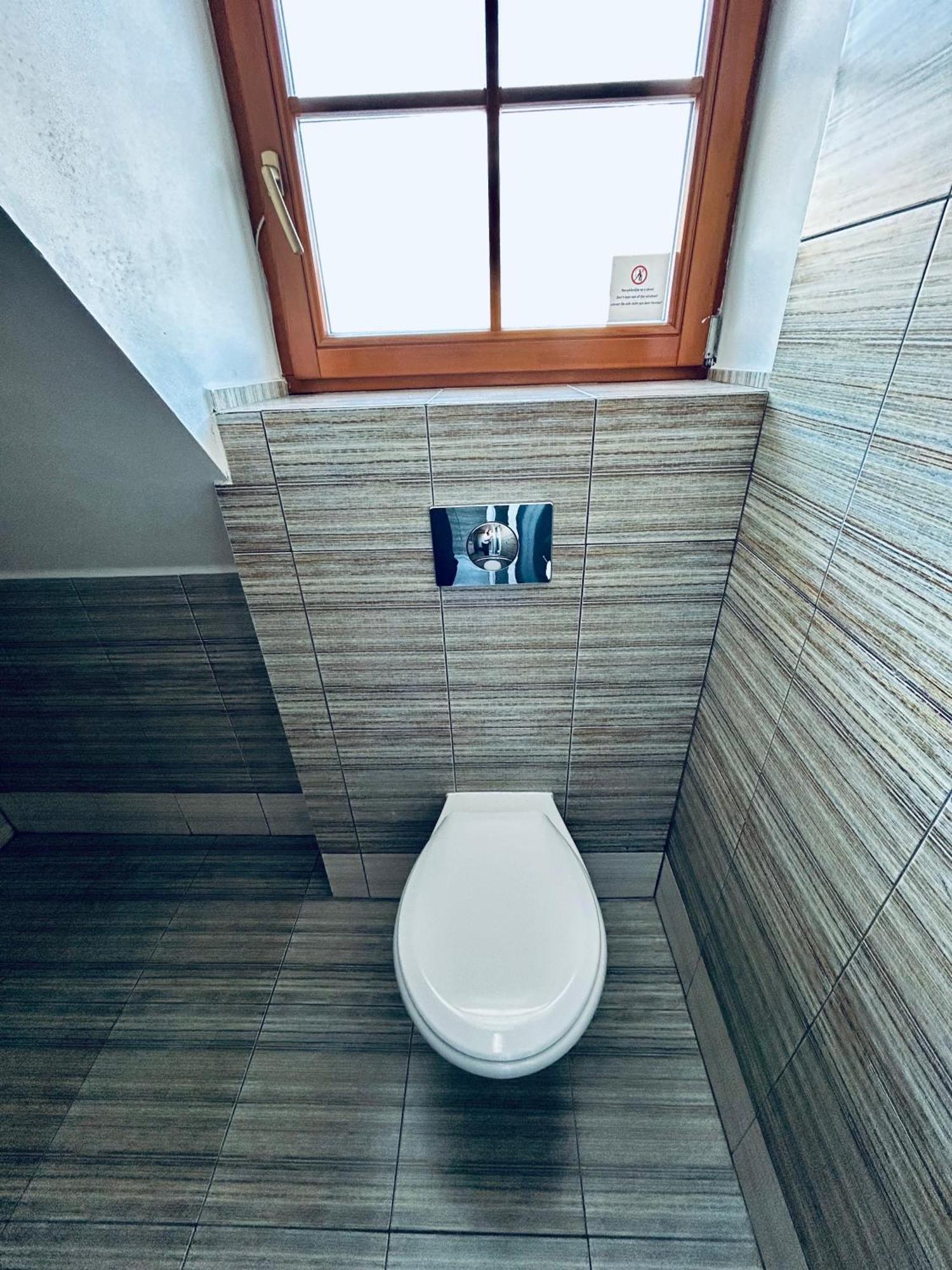 ホテル Dvur Stran & Wellness カルロヴィ・ヴァリ エクステリア 写真